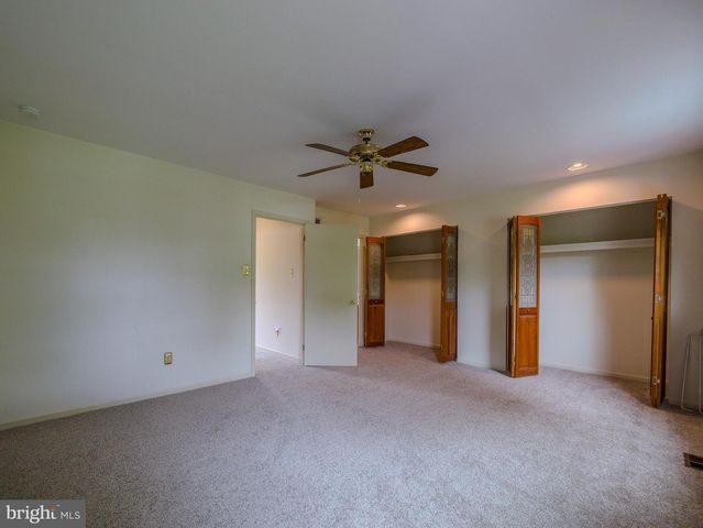 6 VICTORIA DR, Aston, PA 19014