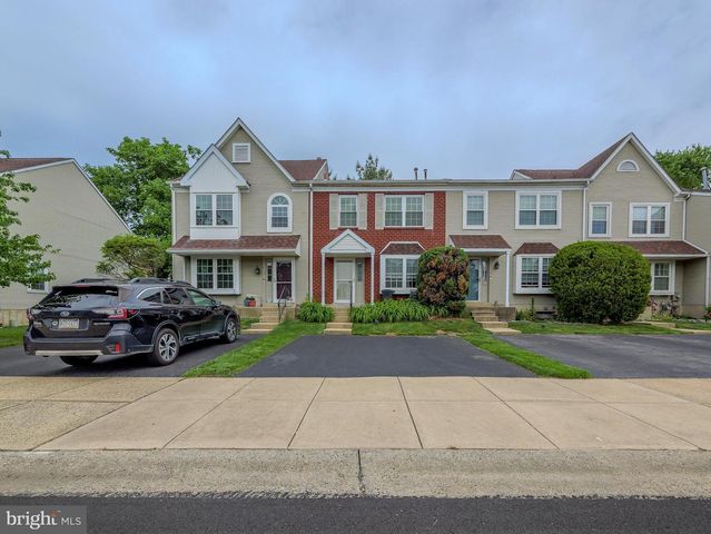 6 VICTORIA DR, Aston, PA 19014