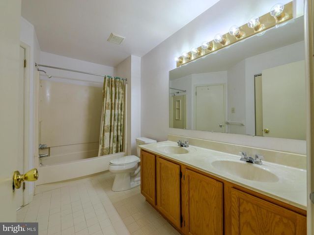 6 VICTORIA DR, Aston, PA 19014