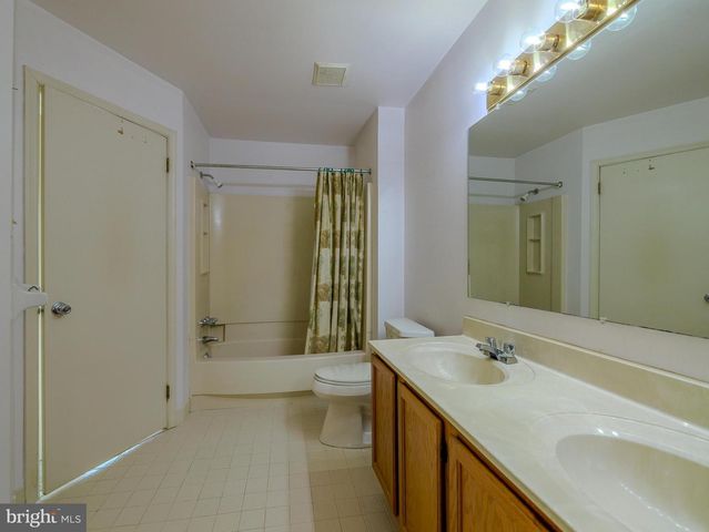 6 VICTORIA DR, Aston, PA 19014