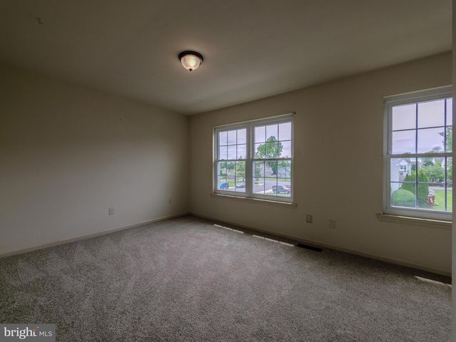 6 VICTORIA DR, Aston, PA 19014