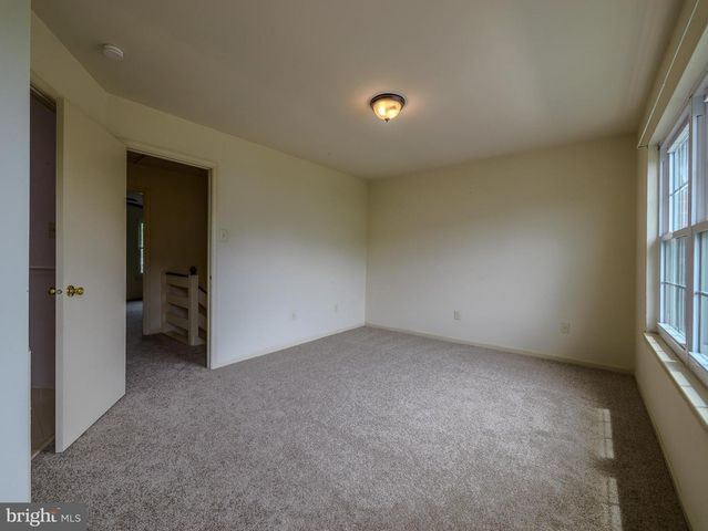 6 VICTORIA DR, Aston, PA 19014