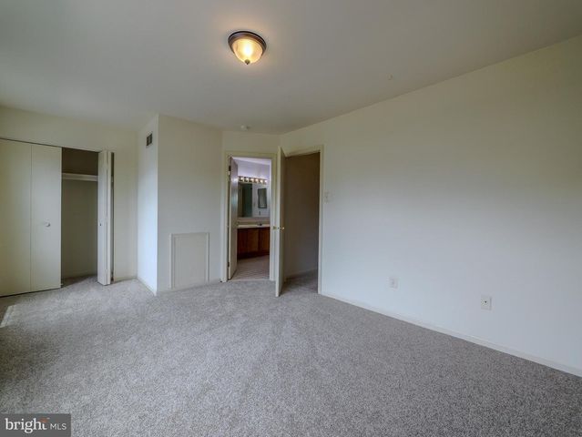 6 VICTORIA DR, Aston, PA 19014