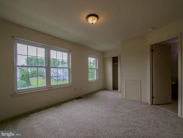 6 VICTORIA DR, Aston, PA 19014