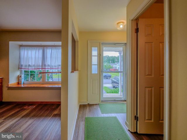 6 VICTORIA DR, Aston, PA 19014