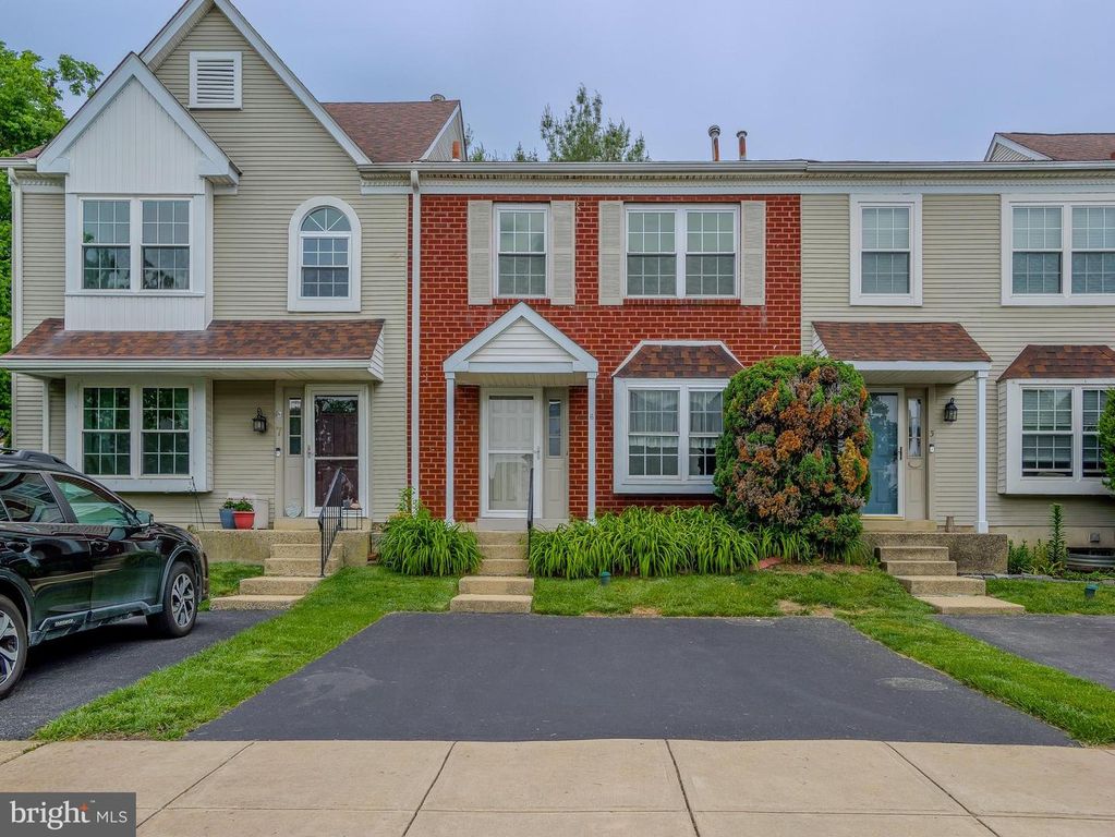 6 VICTORIA DR, Aston, PA 19014