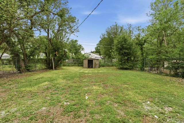 1833 N Green St, Wichita, KS 67214