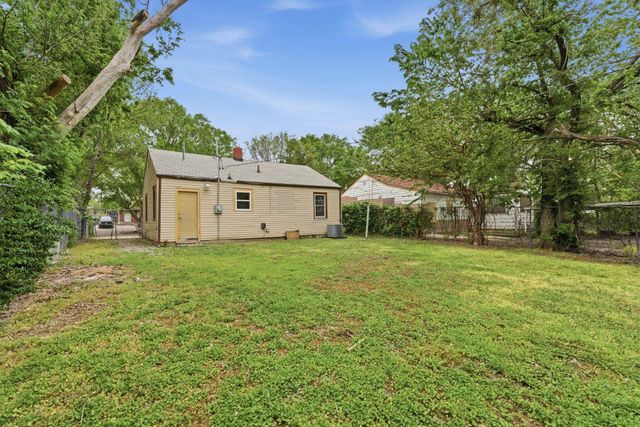 1833 N Green St, Wichita, KS 67214