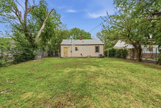 1833 N Green St, Wichita, KS 67214