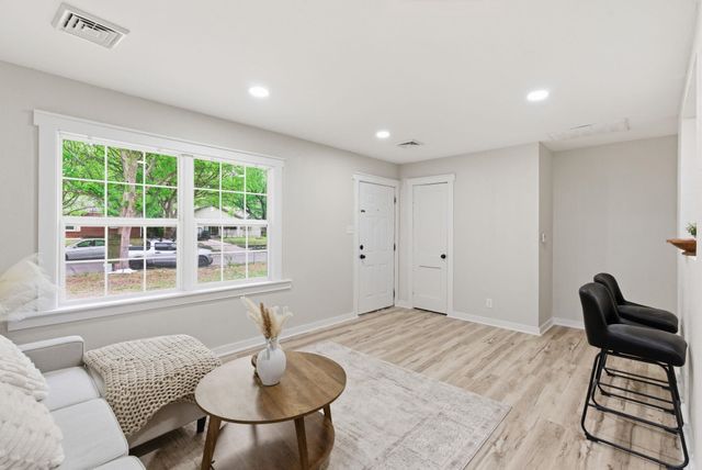 1833 N Green St, Wichita, KS 67214