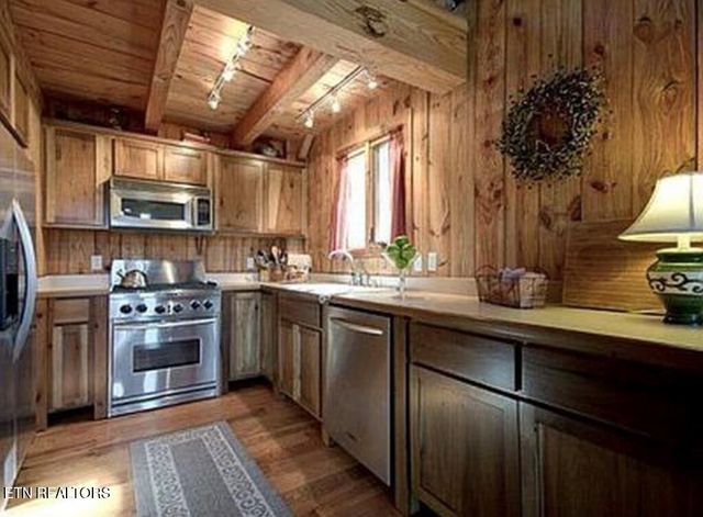 360 Spurlock Hollow Lane, Gainesboro, TN 38562