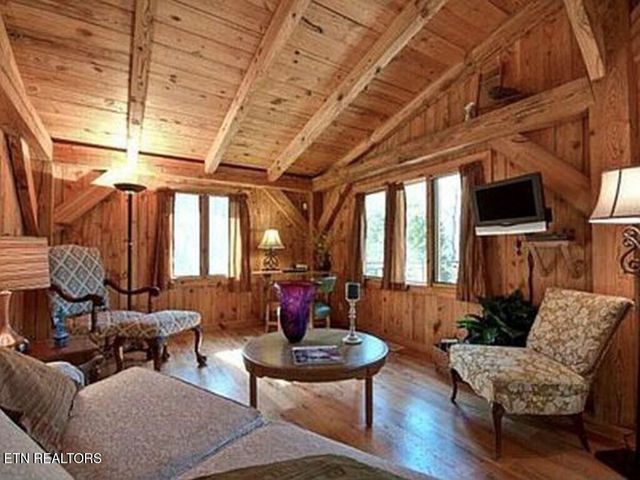 360 Spurlock Hollow Lane, Gainesboro, TN 38562