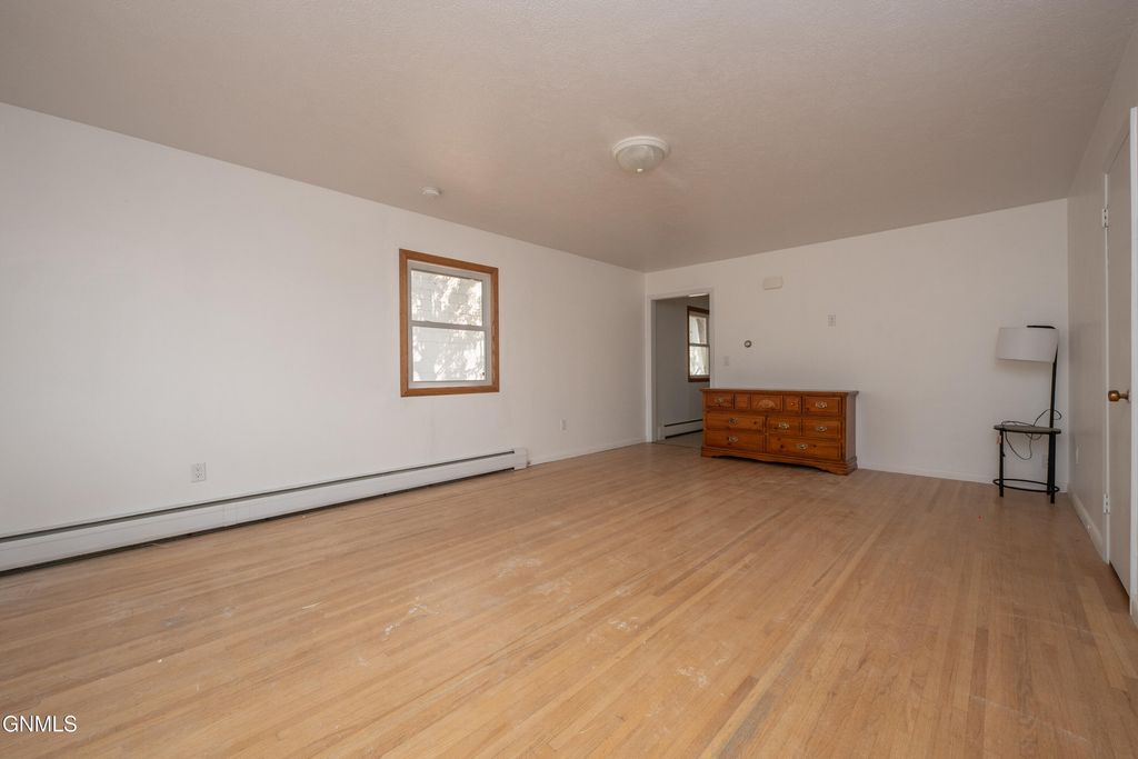 1467 W Villard Street W, Dickinson, ND 58601 photo 2