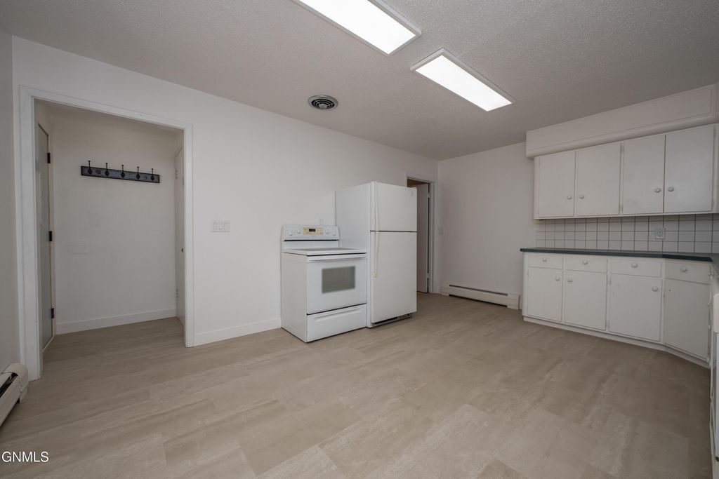 1467 W Villard Street W, Dickinson, ND 58601 photo 5
