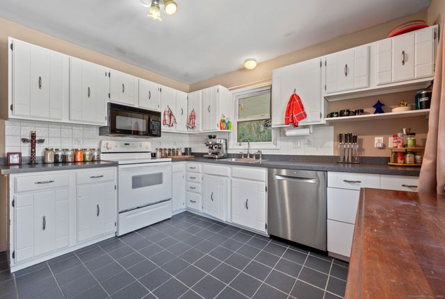 115 Porter Avenue, Middlebury, CT 06762