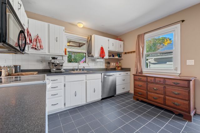 115 Porter Avenue, Middlebury, CT 06762