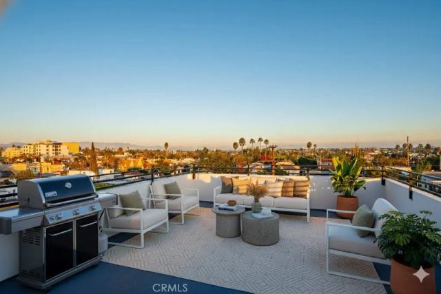 1658 S Hayworth Avenue, Los Angeles, CA 90035