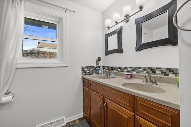 3318 14th PLACE, Kenosha, WI 53144