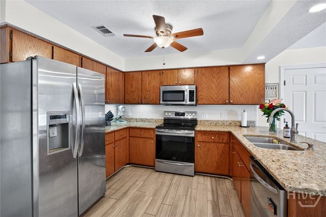 11 Sutton Road, Savannah, GA 31419