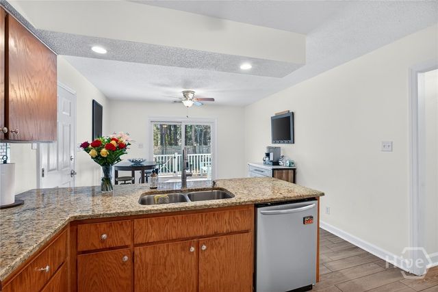 11 Sutton Road, Savannah, GA 31419