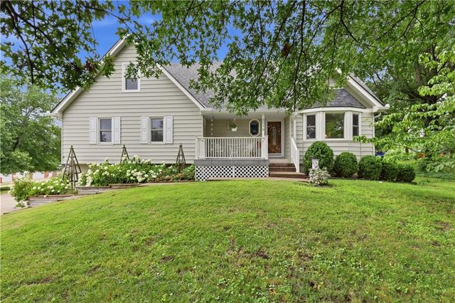 2219 N Whitney Road, Independence, MO 64058