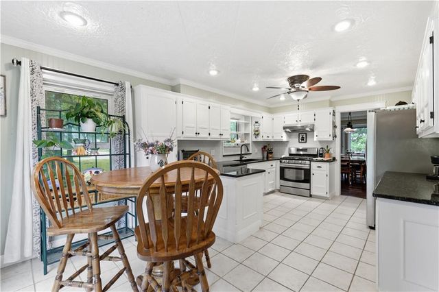 2219 N Whitney Road, Independence, MO 64058