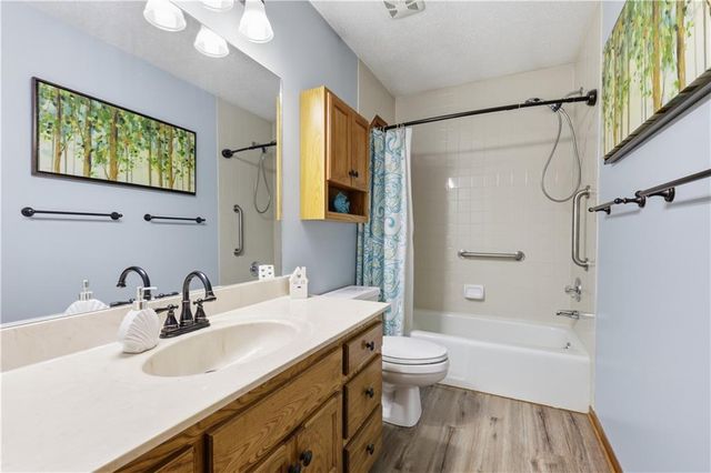 2219 N Whitney Road, Independence, MO 64058