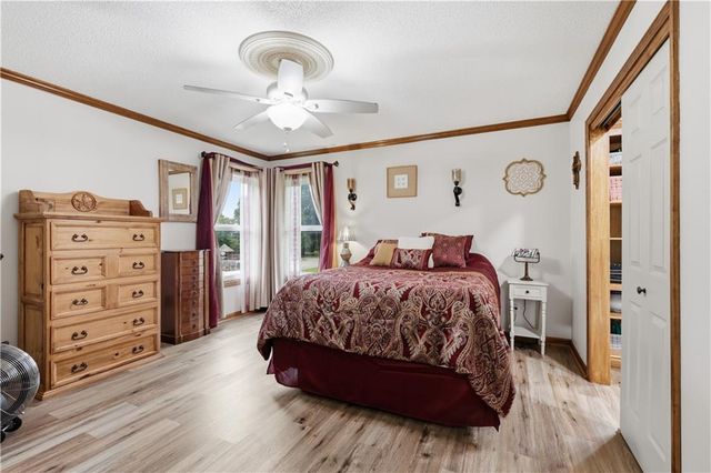2219 N Whitney Road, Independence, MO 64058