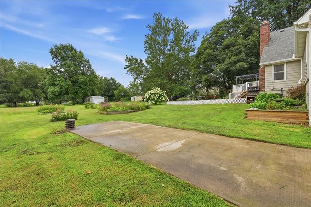 2219 N Whitney Road, Independence, MO 64058
