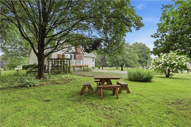 2219 N Whitney Road, Independence, MO 64058