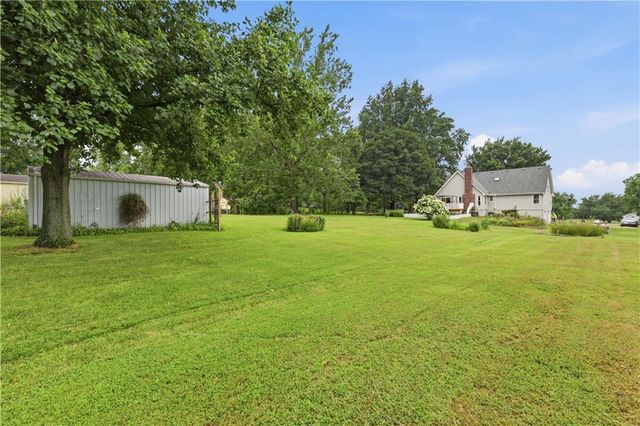 2219 N Whitney Road, Independence, MO 64058