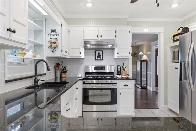 2219 N Whitney Road, Independence, MO 64058