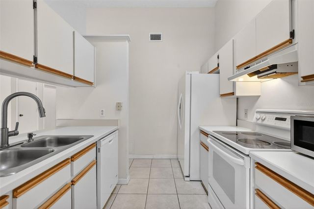 1000 COVINGTON STREET, Oviedo, FL 32765