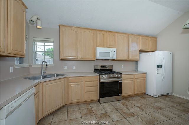 2402 Colgate Circle, College Station, TX 77840