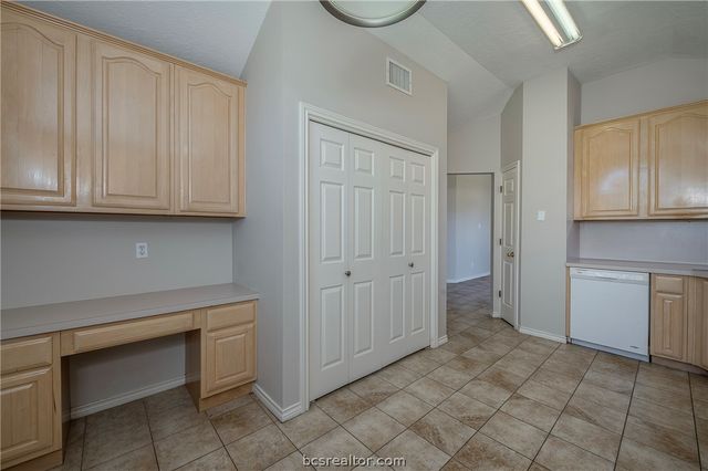 2402 Colgate Circle, College Station, TX 77840