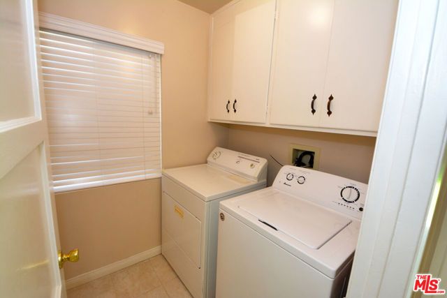 12944 Haynes Street, North Hollywood (los Angeles), CA 91606