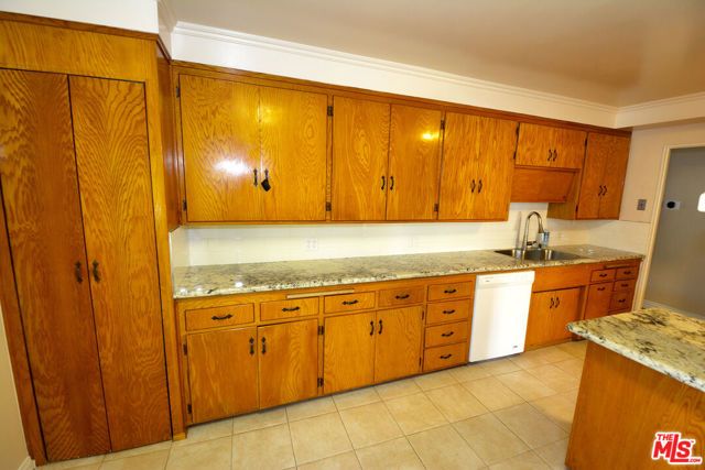 12944 Haynes Street, North Hollywood (los Angeles), CA 91606