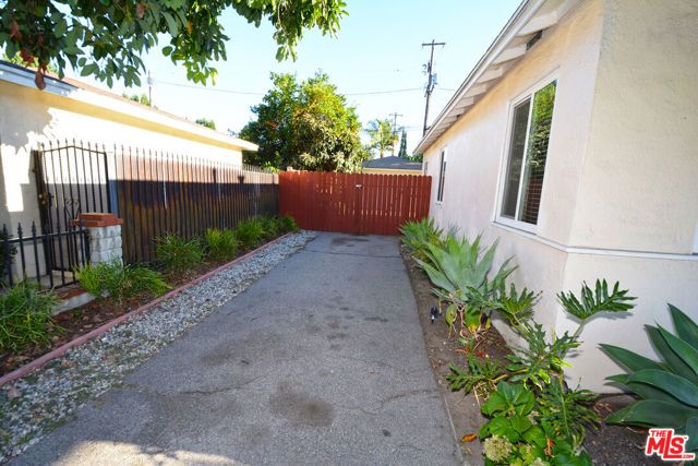 12944 Haynes Street, North Hollywood (los Angeles), CA 91606