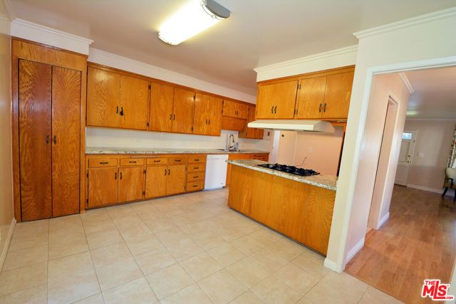 12944 Haynes Street, North Hollywood (los Angeles), CA 91606