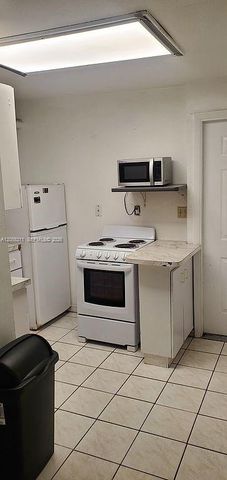 13725 NW 4th Place 1, North Miami, FL 33168