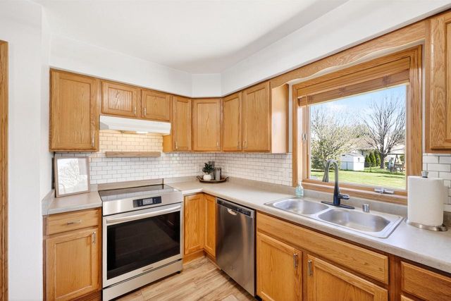 668 Ruxton Ridge Drive, Sun Prairie, WI 53590