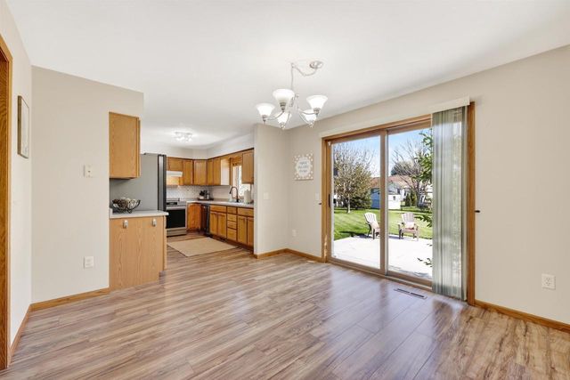 668 Ruxton Ridge Drive, Sun Prairie, WI 53590