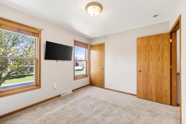 668 Ruxton Ridge Drive, Sun Prairie, WI 53590