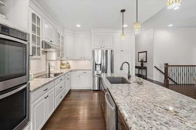 5202 CLAYBROOK CT, Columbia, MO 65203