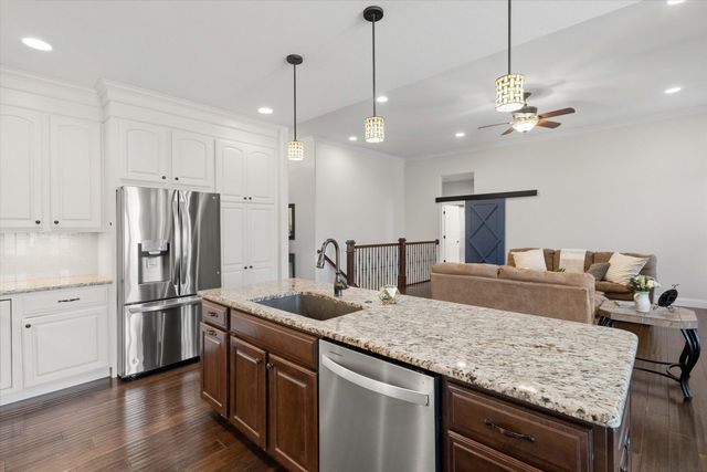 5202 CLAYBROOK CT, Columbia, MO 65203