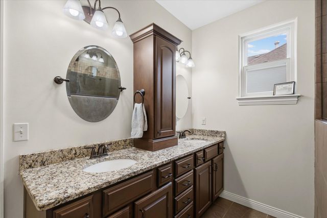 5202 CLAYBROOK CT, Columbia, MO 65203