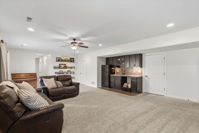 5202 CLAYBROOK CT, Columbia, MO 65203