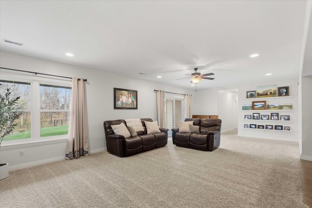 5202 CLAYBROOK CT, Columbia, MO 65203