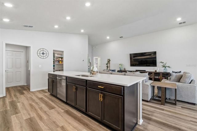 6981 TWISTING PINES LOOP, Zephyrhills, FL 33541