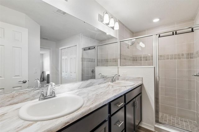 6981 TWISTING PINES LOOP, Zephyrhills, FL 33541